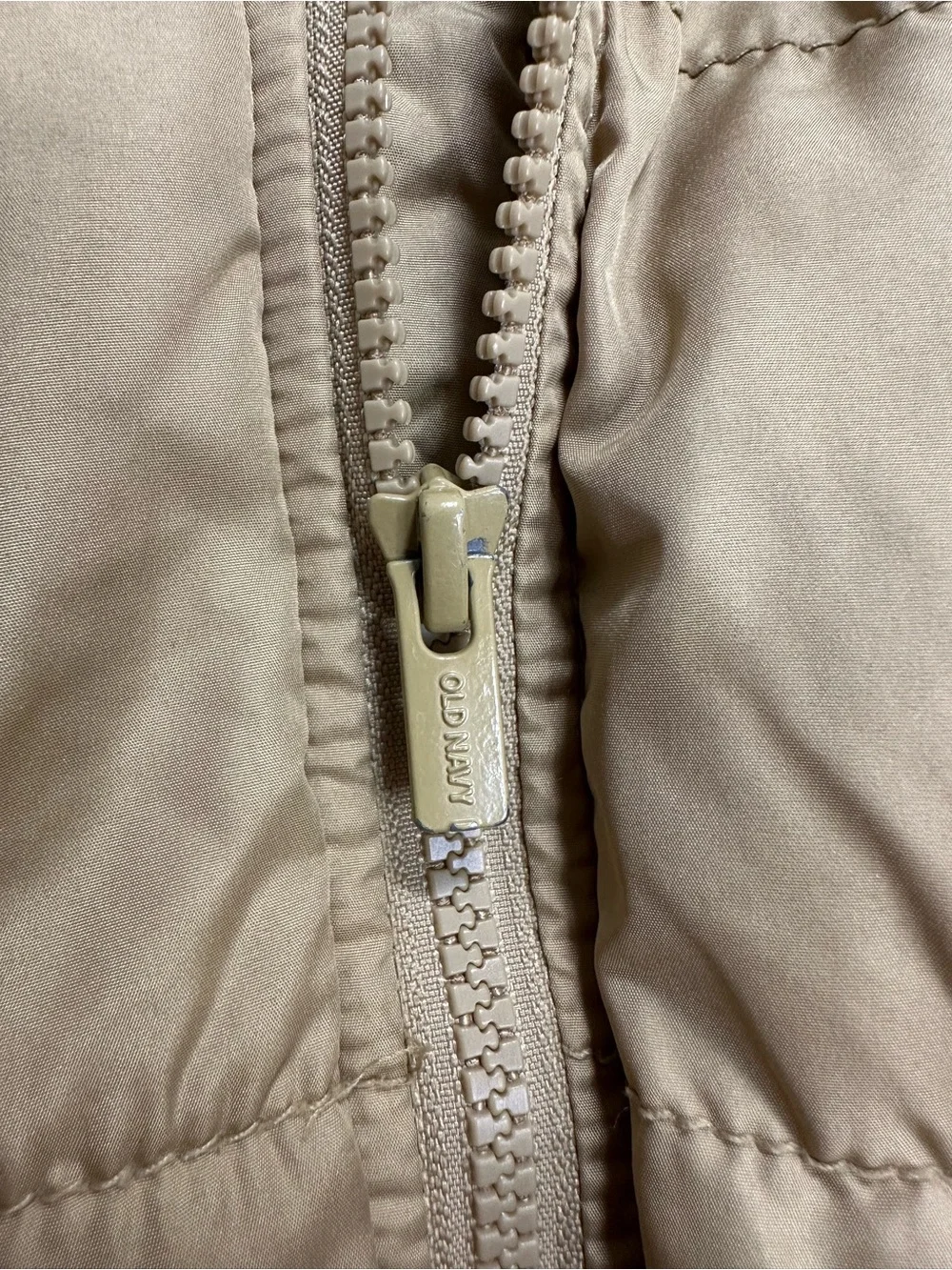Old Navy Puffer Jacket in Woodwork Toddler Size 2T Hooded Water Resistant Tan